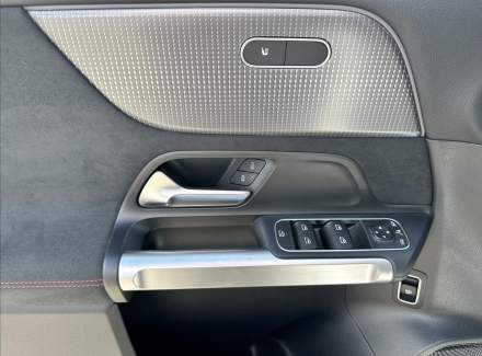 Mercedes-Benz - EQB