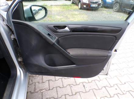Volkswagen - Golf