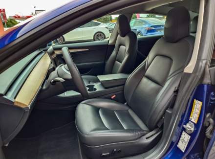 Tesla - Model 3