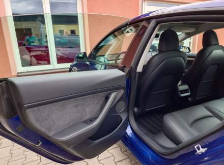 Tesla - Model 3