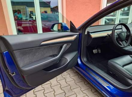 Tesla - Model 3