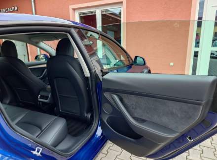 Tesla - Model 3