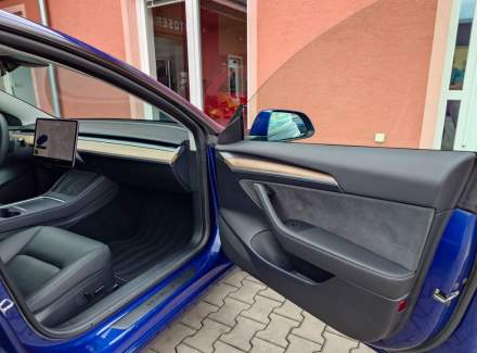Tesla - Model 3