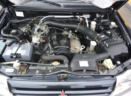 Mitsubishi - Pajero