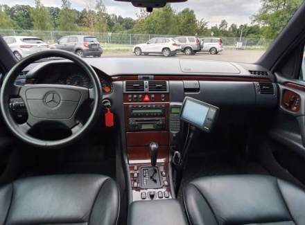 Mercedes-Benz - E-class