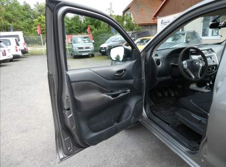 Nissan - Navara