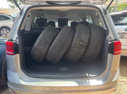 Volkswagen - Touran