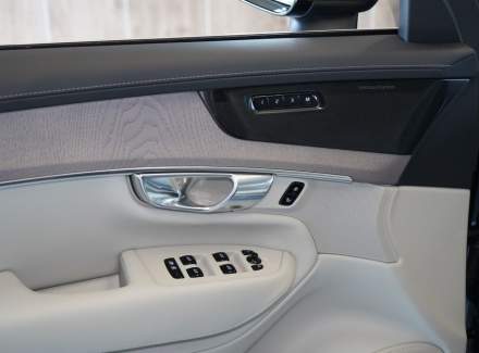 Volvo - XC90