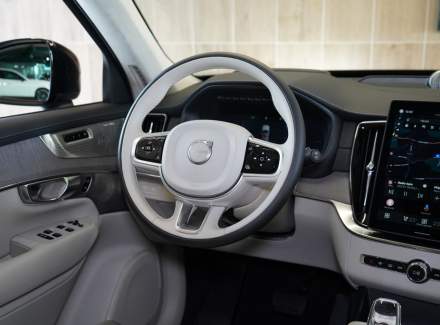 Volvo - XC90