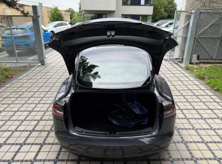 Tesla - Model 3