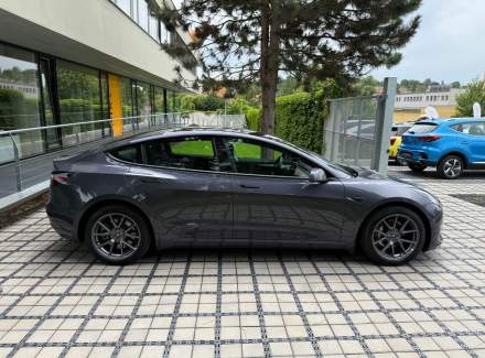 Tesla - Model 3