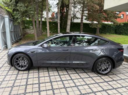 Tesla - Model 3