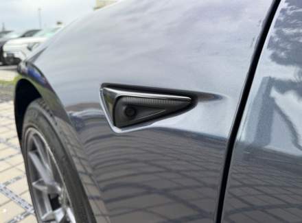 Tesla - Model 3