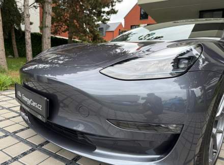 Tesla - Model 3