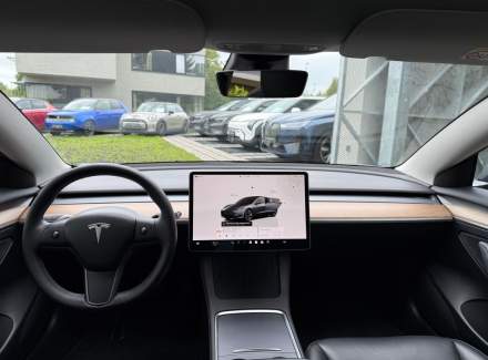 Tesla - Model 3