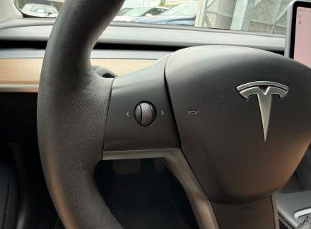 Tesla - Model 3