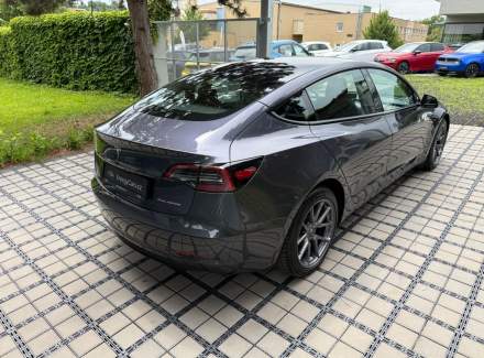 Tesla - Model 3