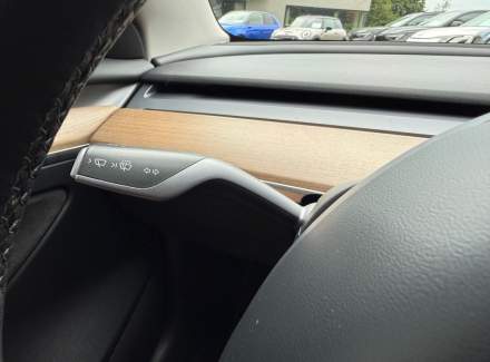 Tesla - Model 3