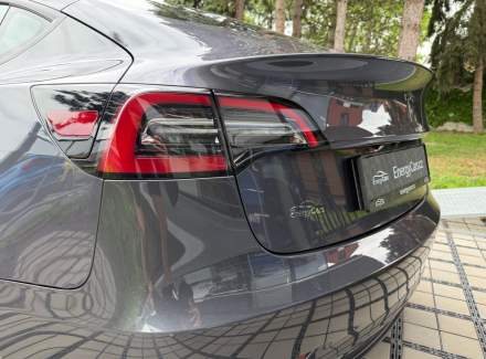 Tesla - Model 3