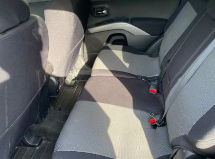 Mitsubishi - Outlander