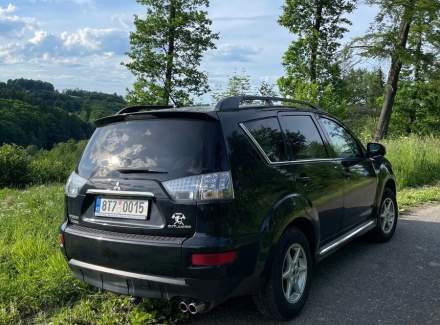 Mitsubishi - Outlander