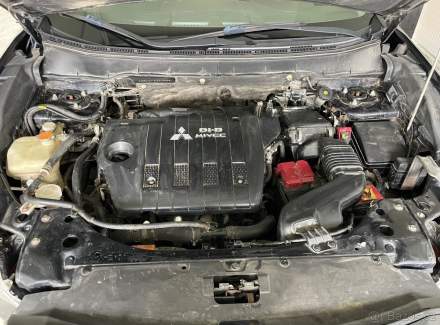 Mitsubishi - Outlander