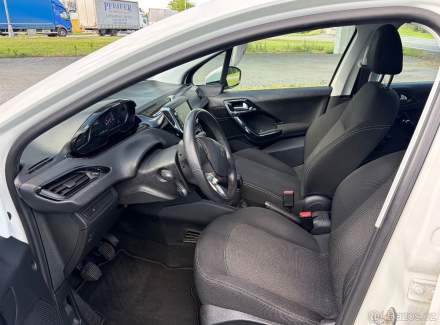 Peugeot - 208