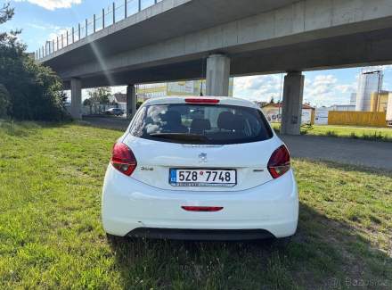 Peugeot - 208