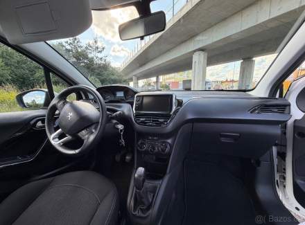 Peugeot - 208
