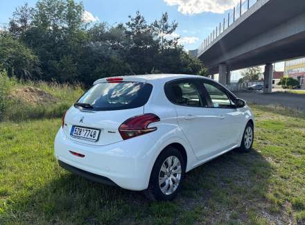 Peugeot - 208