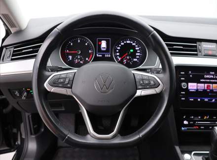 Volkswagen - Passat