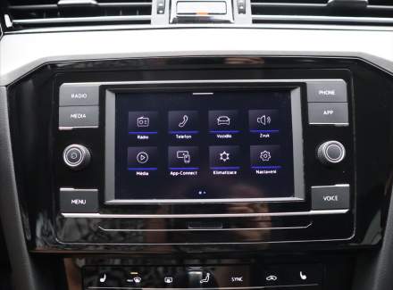 Volkswagen - Passat