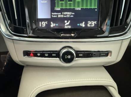 Volvo - V90
