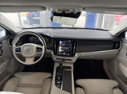 Volvo - V90