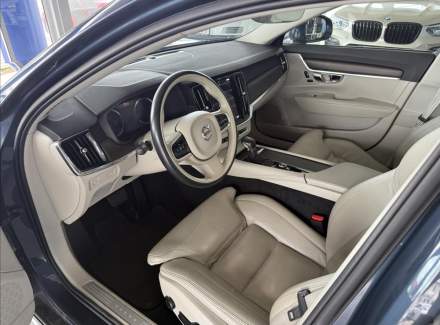 Volvo - V90