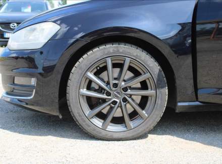 Volkswagen - Golf