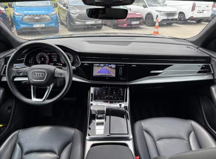 Audi - Q8