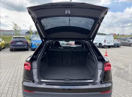 Audi - Q8