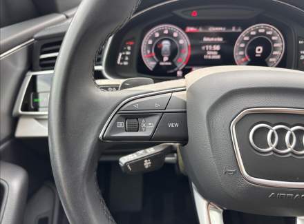 Audi - Q8