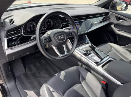Audi - Q8