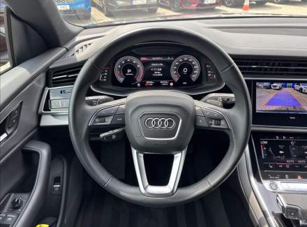 Audi - Q8