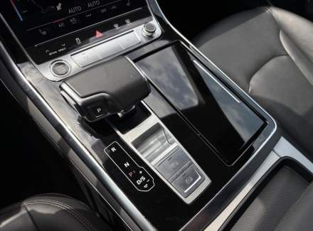 Audi - Q8