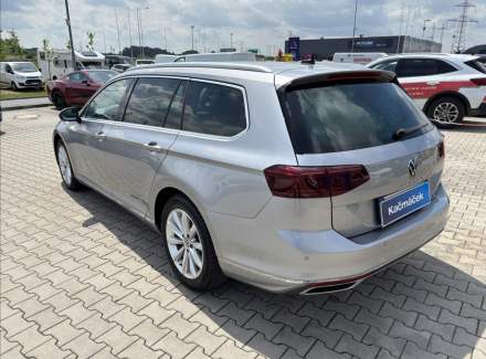 Volkswagen - Passat