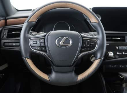 Lexus - ES