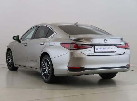 Lexus - ES