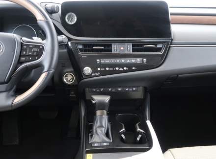Lexus - ES