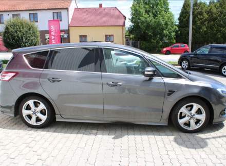 Ford - S-MAX