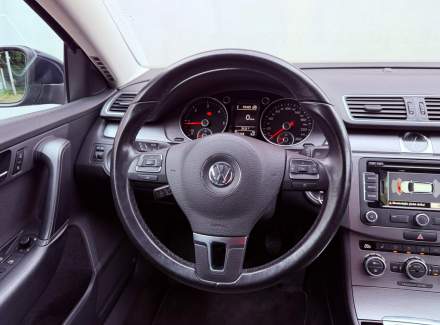 Volkswagen - Passat
