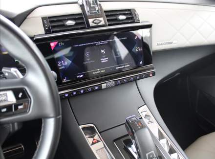 DS Automobiles - DS7 Crossback