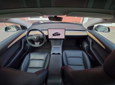 Tesla - Model 3